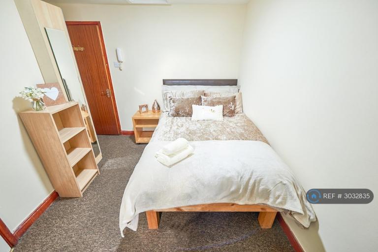 1 bedroom in Millenium Court, Bradford, BD7 (#3032835)