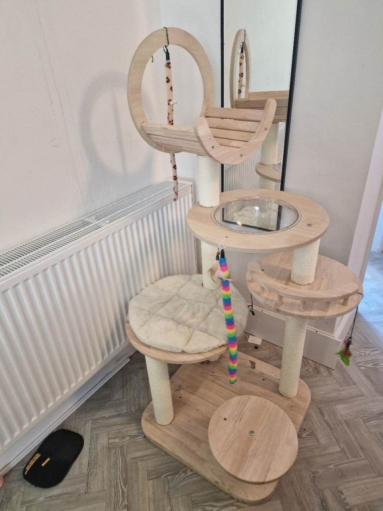 Wooden cat tree great condition