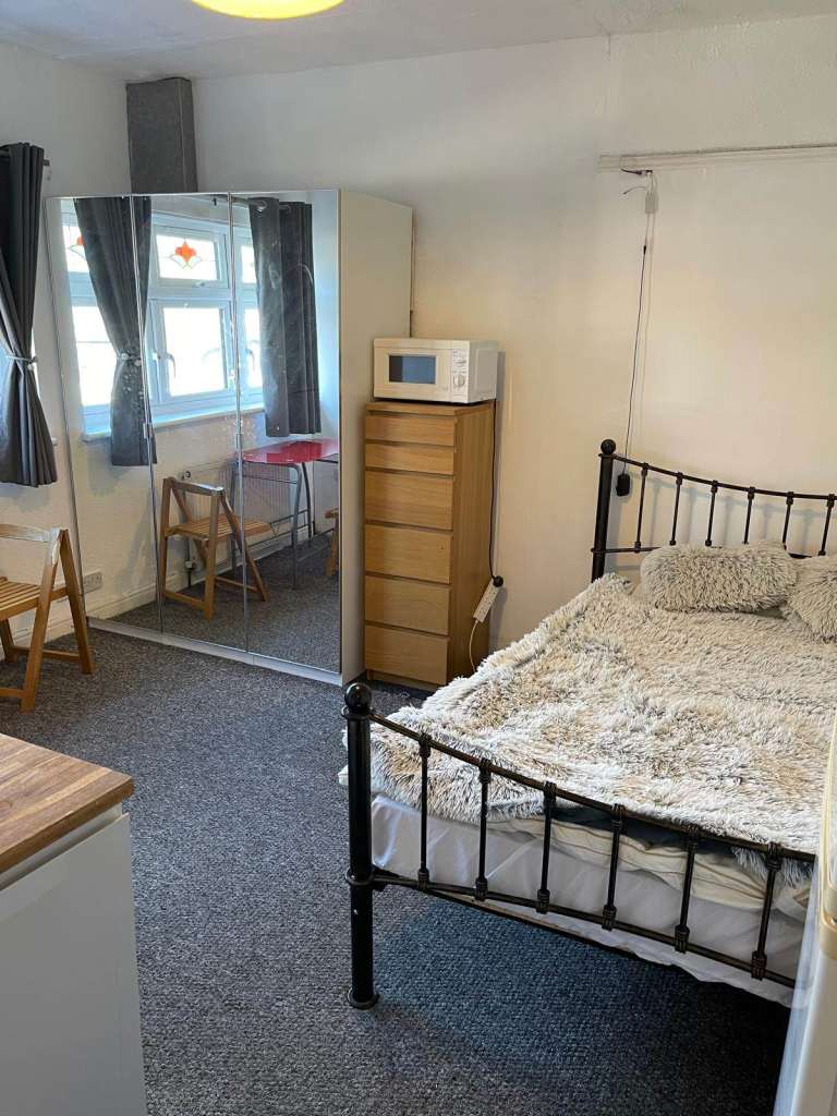 Gants Hill ensuite. Great house.