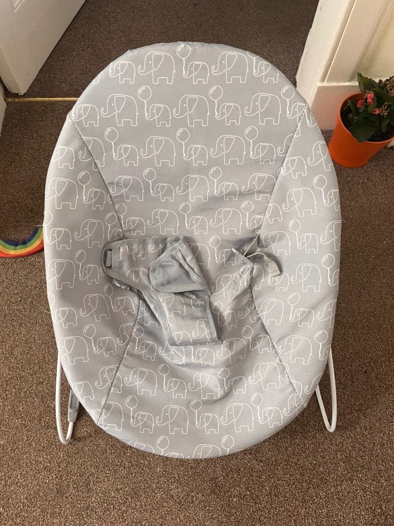 Baby bouncing chair 
