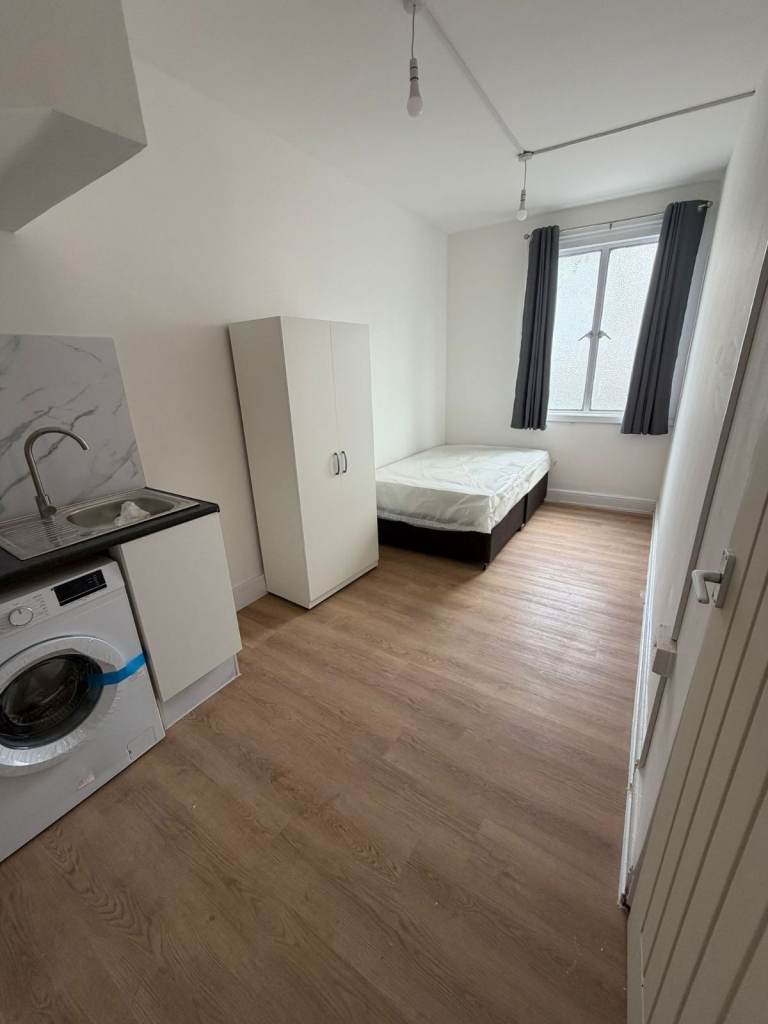 Furnished studio Flat to rent- Croydon CR0