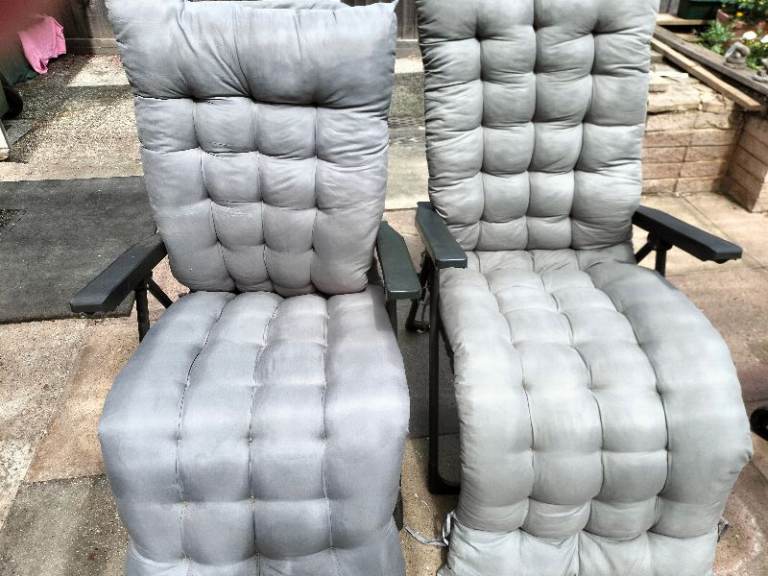 Garden sun lounger chairs 