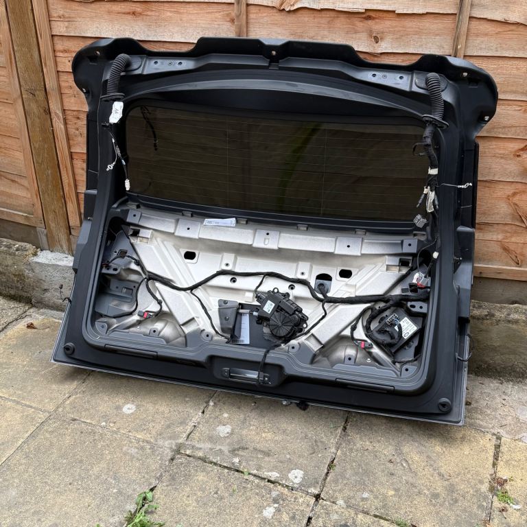 Land Rover Range Rover Evoque L551 2021 Complete Tailgate LR146880 Grey