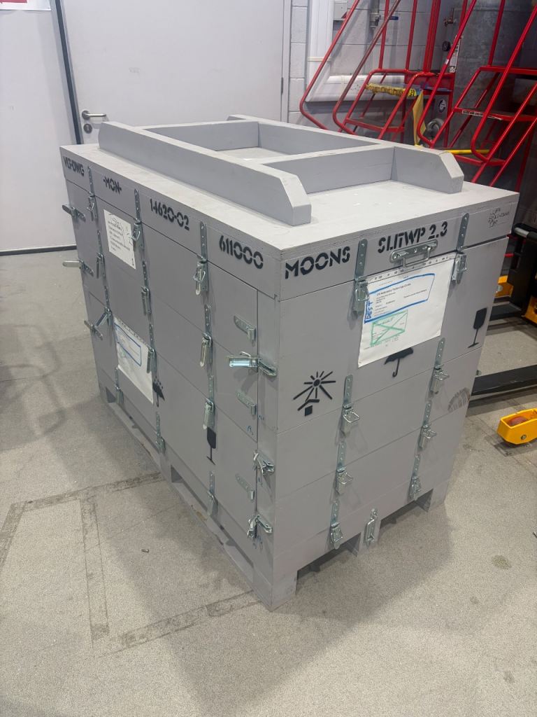 Heavy duty adjustable crate