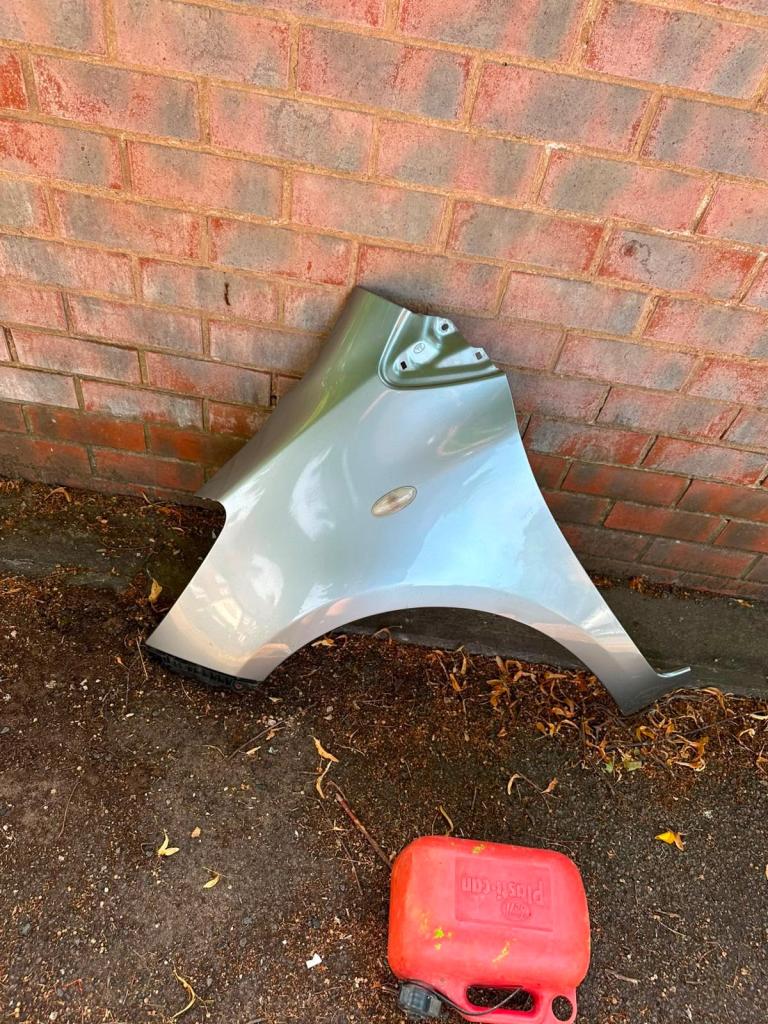 2006-2011 Toyota Yaris passenger wing 