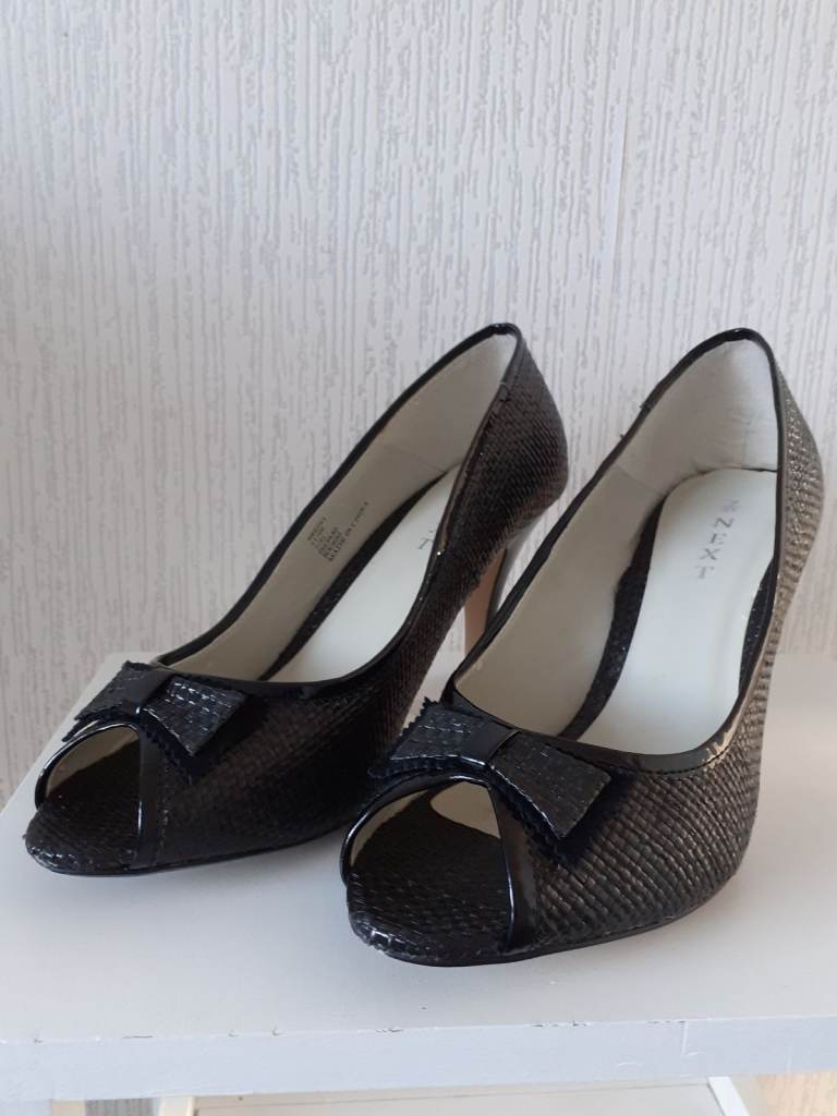 WORN TWICE - NEXT COURT SHOE - SIZE 7   (STANDARD FIT)