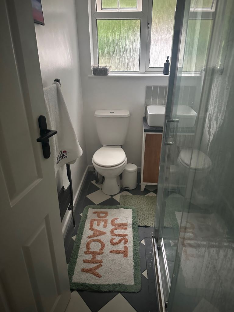 Room to let - Monday to Friday only 