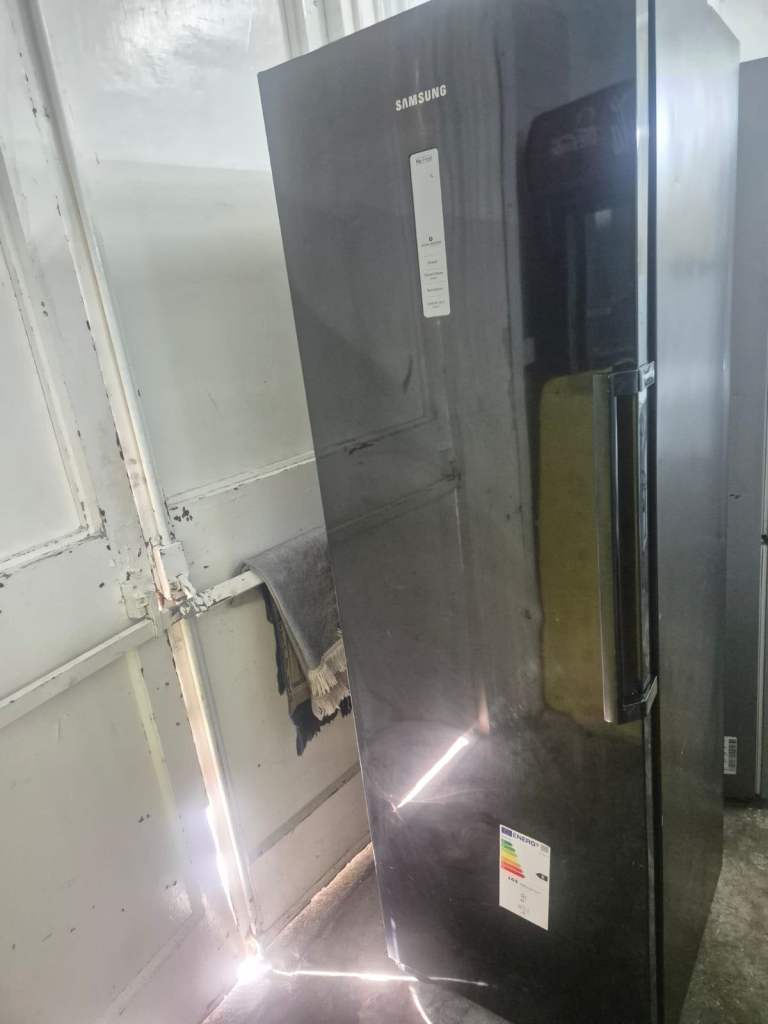 Samsung American Style Fridge Freezer – Black, Good Condition - CASH ON DELIVERY 