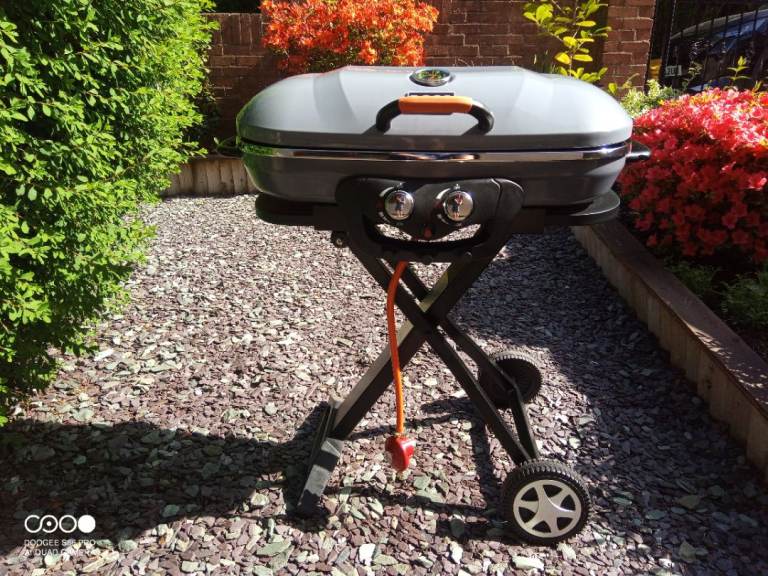 Boss Grill Deluxe Portable 2 Burner Gas BBQ with Trolley – Excellent Condition