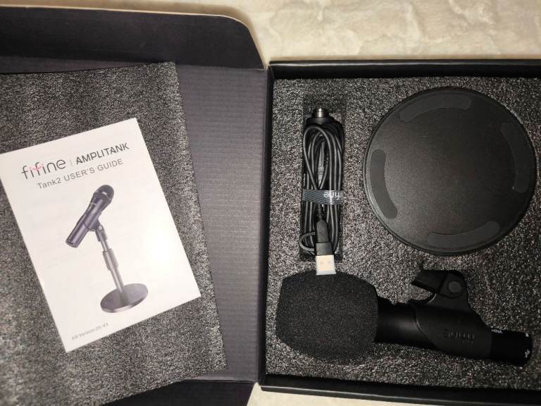 FIFINE Tank 2 dynamic microphone with USB and XLR connections and stand