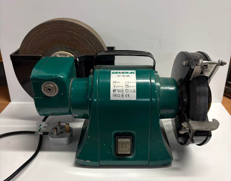 Wet and dry bench grinder. 240V.