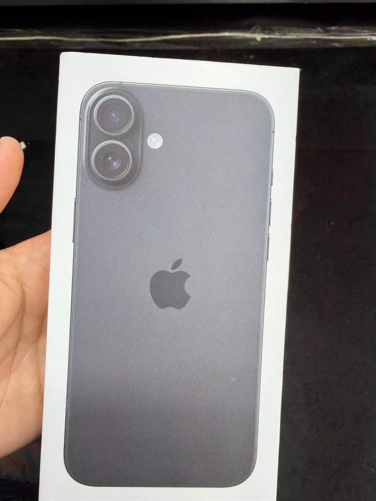 IPHONE 17 UNLOCKED BRAND NEW BOX ONE YEAR APPLE WARRANTY 