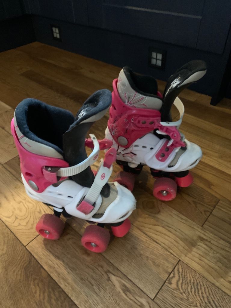 Roller skates 