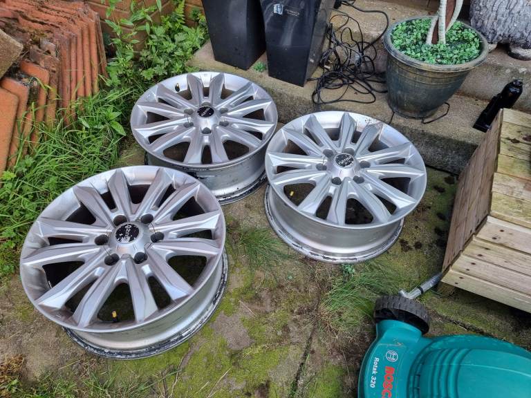 4 x 18" Alloy Wheels 