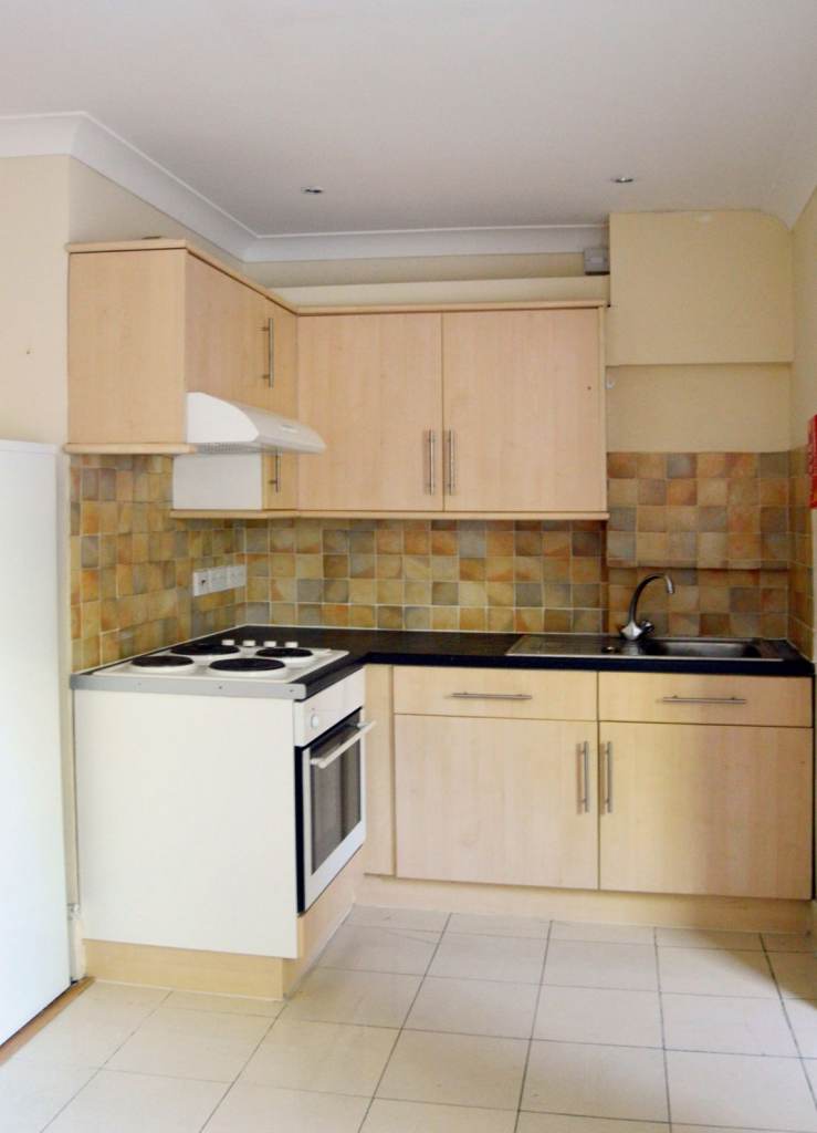 **Spacious Studio Flat with Garden Access close to Acton Mainline - All Utility Bills Included**