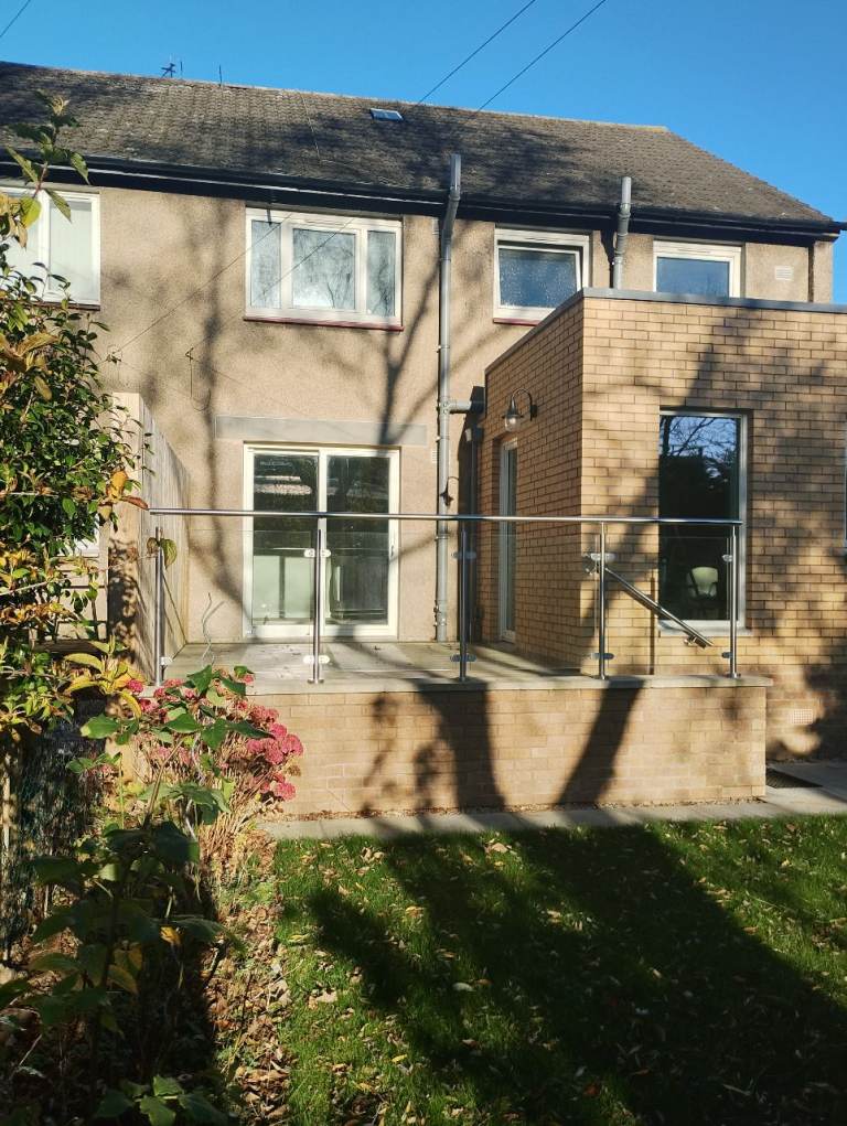 Two bedroom newly renovated unfurnished ground floor flat with garden