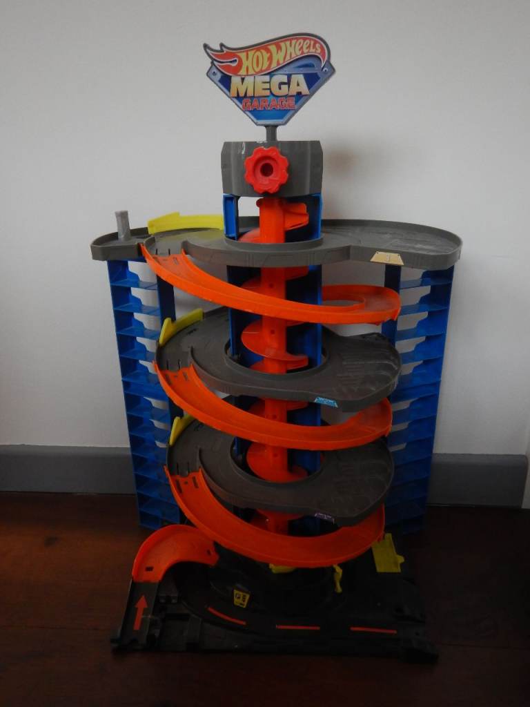 Hot Wheels City Mega Garage Playset with Corkscrew Elevator & Storage for 60+ Cars