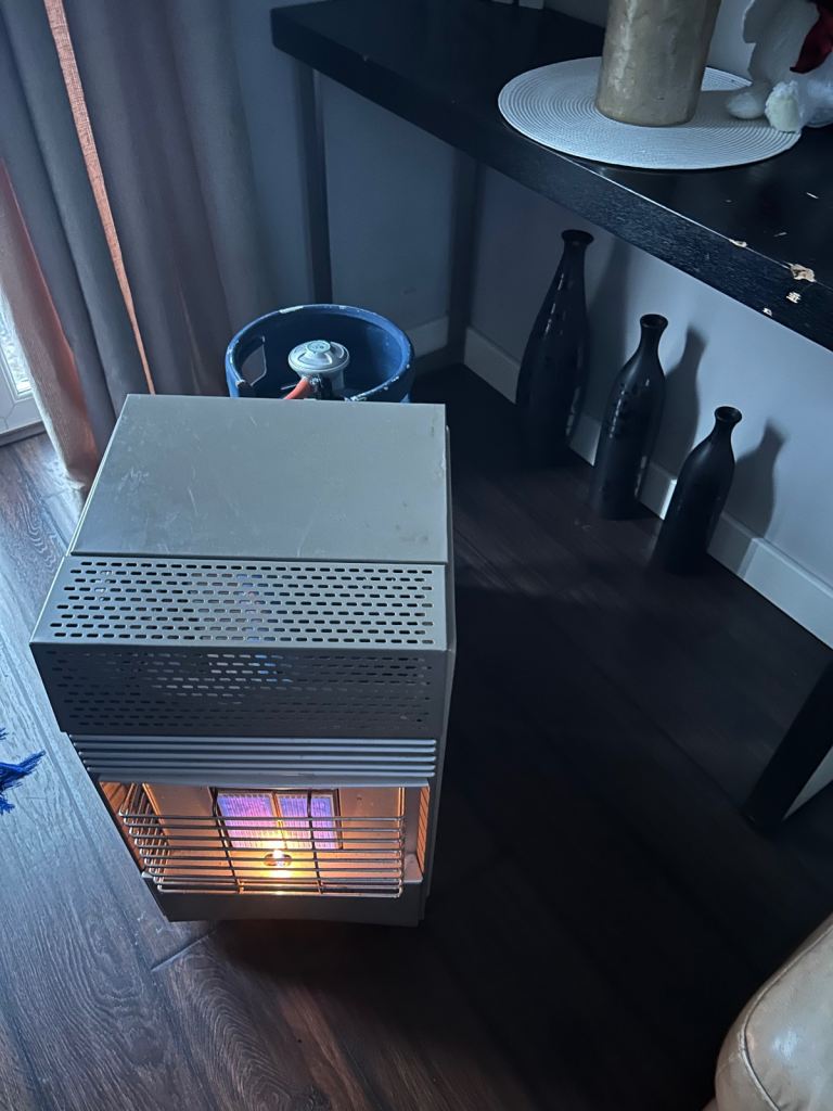 Portable Gas heater with 2 Gas Bottles 