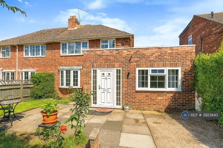 5 bedroom house in Dedworth Drive, Windsor, SL4 (5 bed) (#2923840)