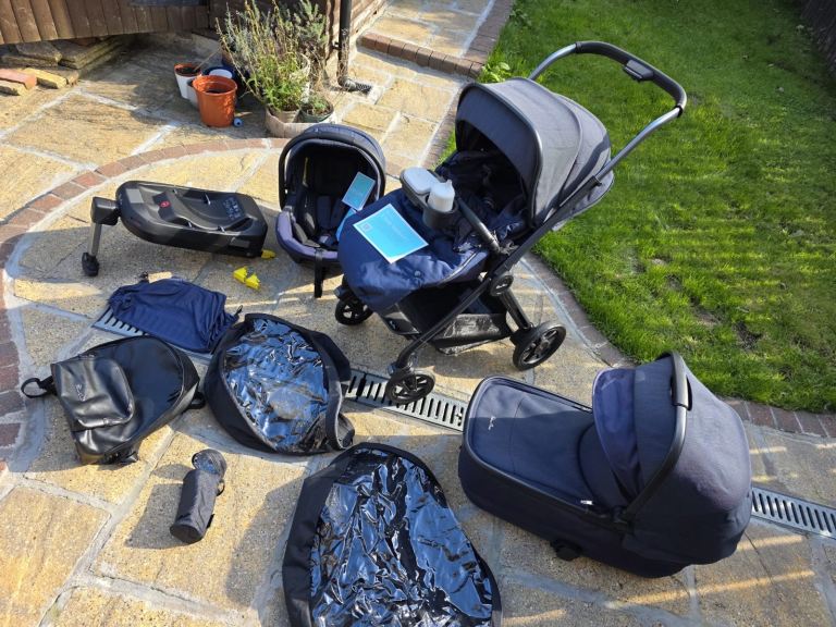 Silver Cross Reef pram/travel system