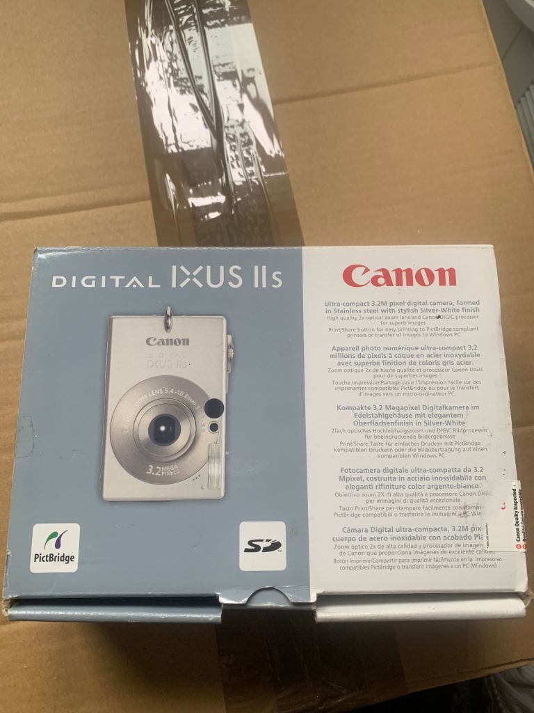 Canon ixus IIs digital camera 