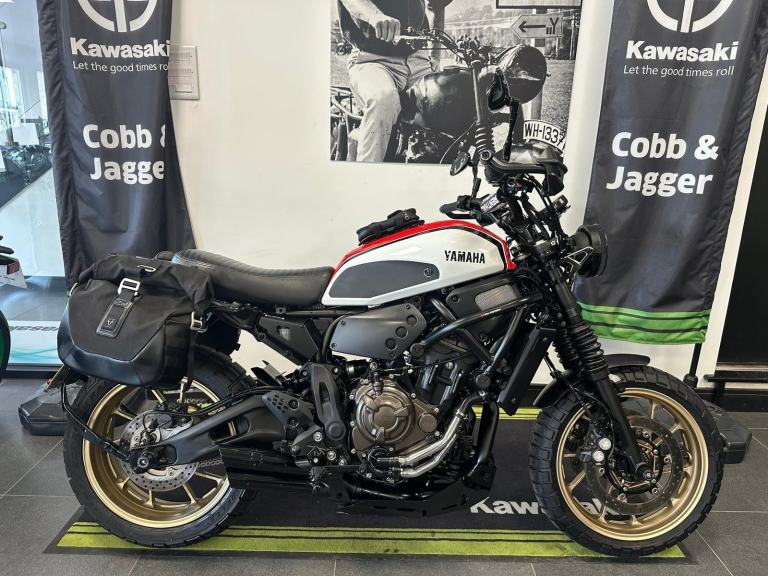 YAMAHA XSR 700-SERVICE HISTORY- SPORTS EXHAUST- RAD GUARD