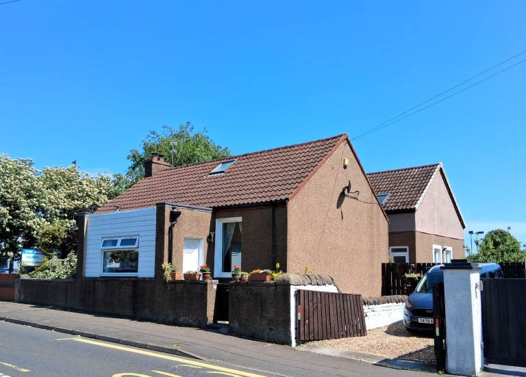 Exceptionally Spacious Extended 5 Bed, 3 Bathroom Detached House For Sale near Edinburgh Airport