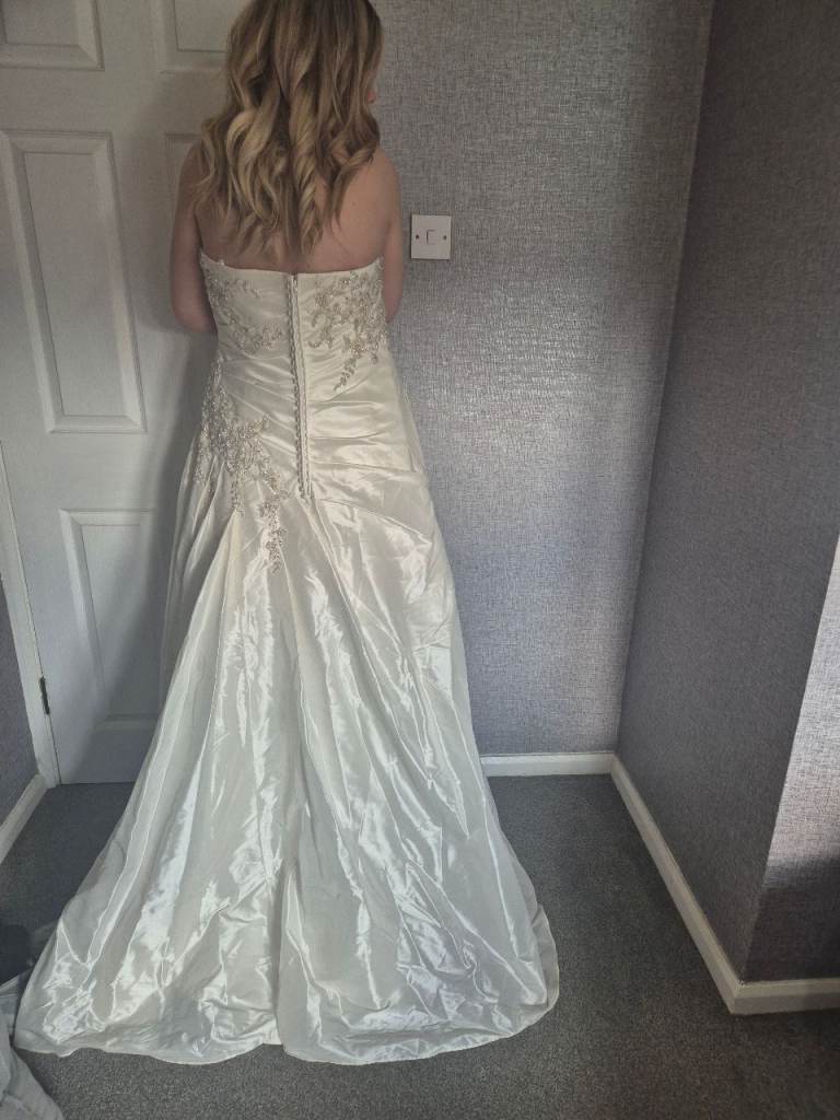 Diamantés wedding dress