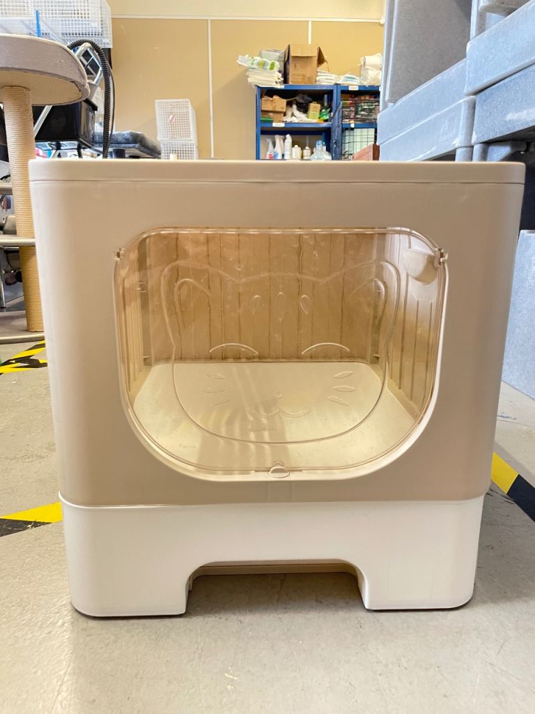 Beige Close Litter Tray