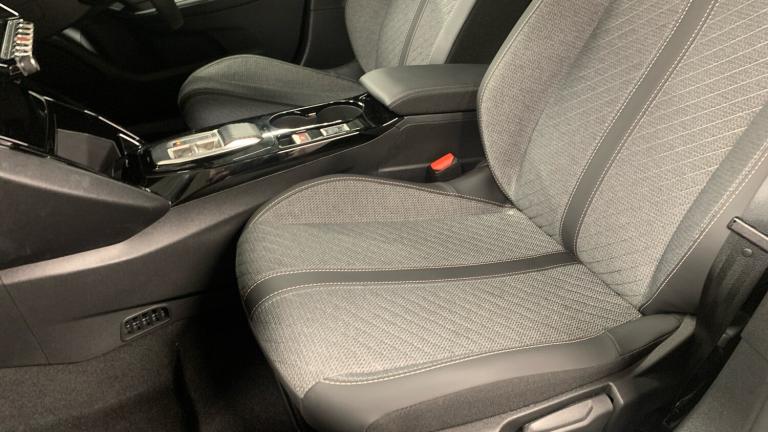 2025 Peugeot 2008 50kWh Allure SUV 5dr Electric Auto (7kW Charger) (136 ps) SUV Electric Automatic