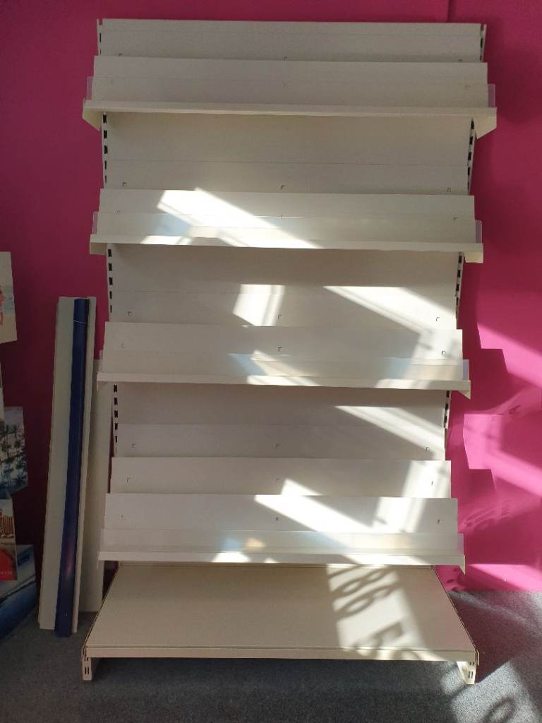 MULTI-TIER DISPLAY UNIT/ MAGAZINE RACK