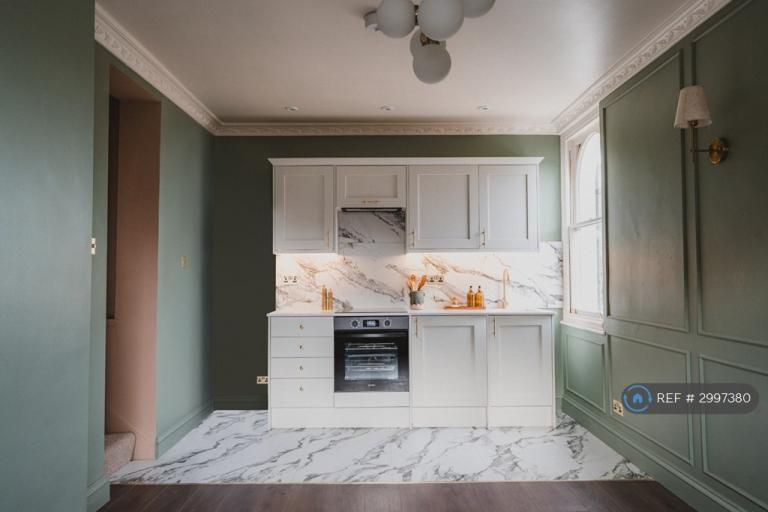 2 bedroom flat in Augusta Road, Ramsgate, CT11 (2 bed) (#2997380)