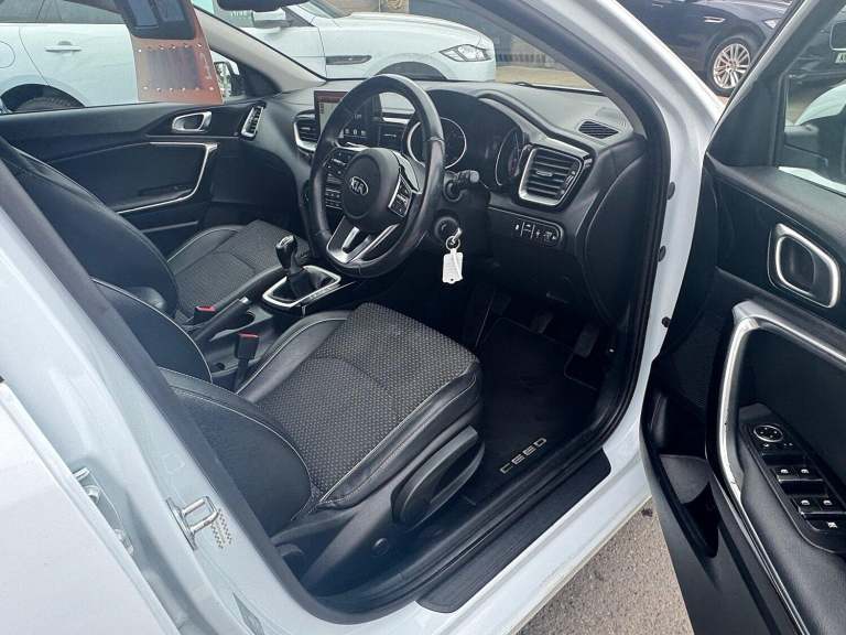 KIA CEED 1.6 CRDi 3 White Manual Diesel 2018