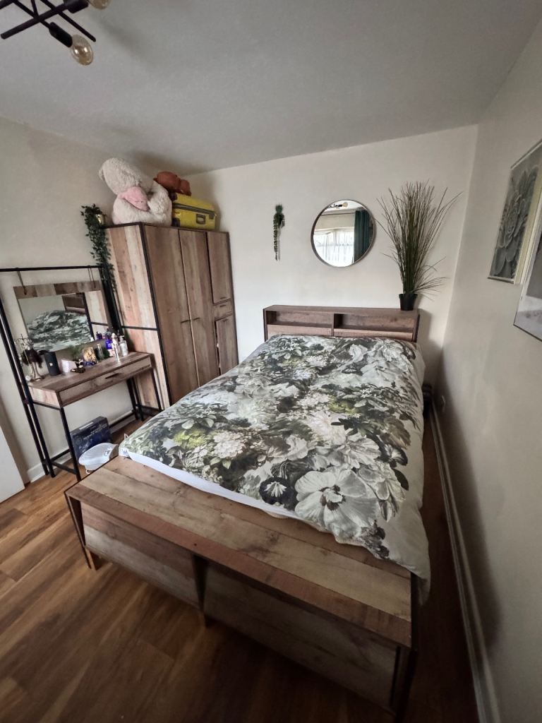 Spacious double bedroom with private bathroom available now