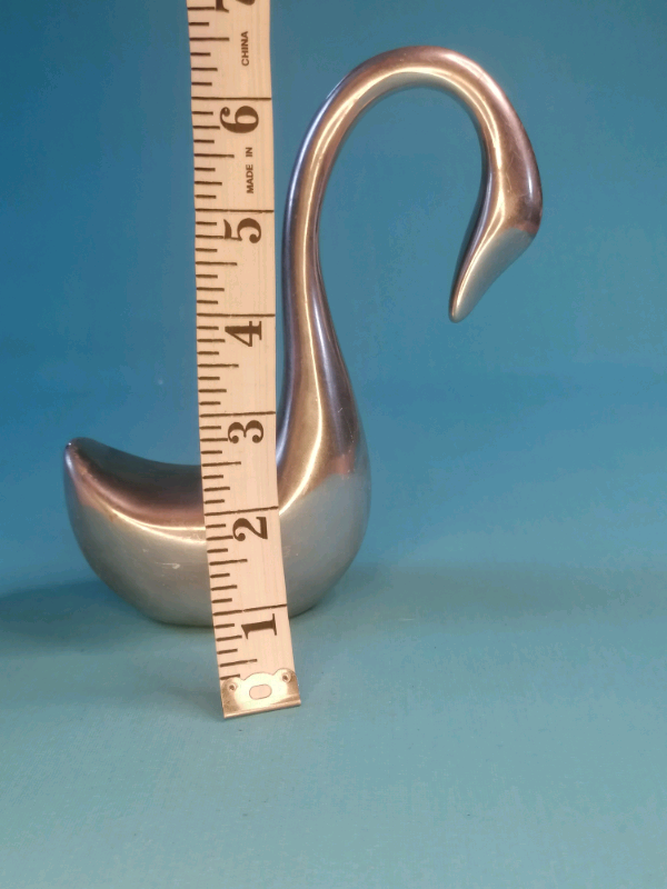 6-inch Metal swan home Ornament. 