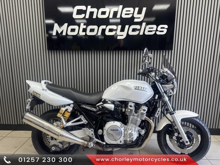2009 Yamaha XJR 1300 muscle bike in pearl white, A really nice standard bike,...