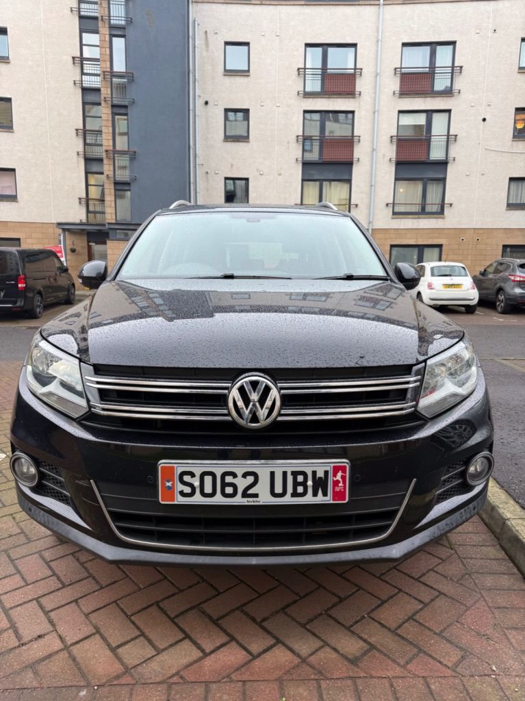 Volkswagen Tiguan blue TECH SE 4MOTION 2.0 TDI automatic auto 4x4 (unlike BMW X3 or Audi Q3)