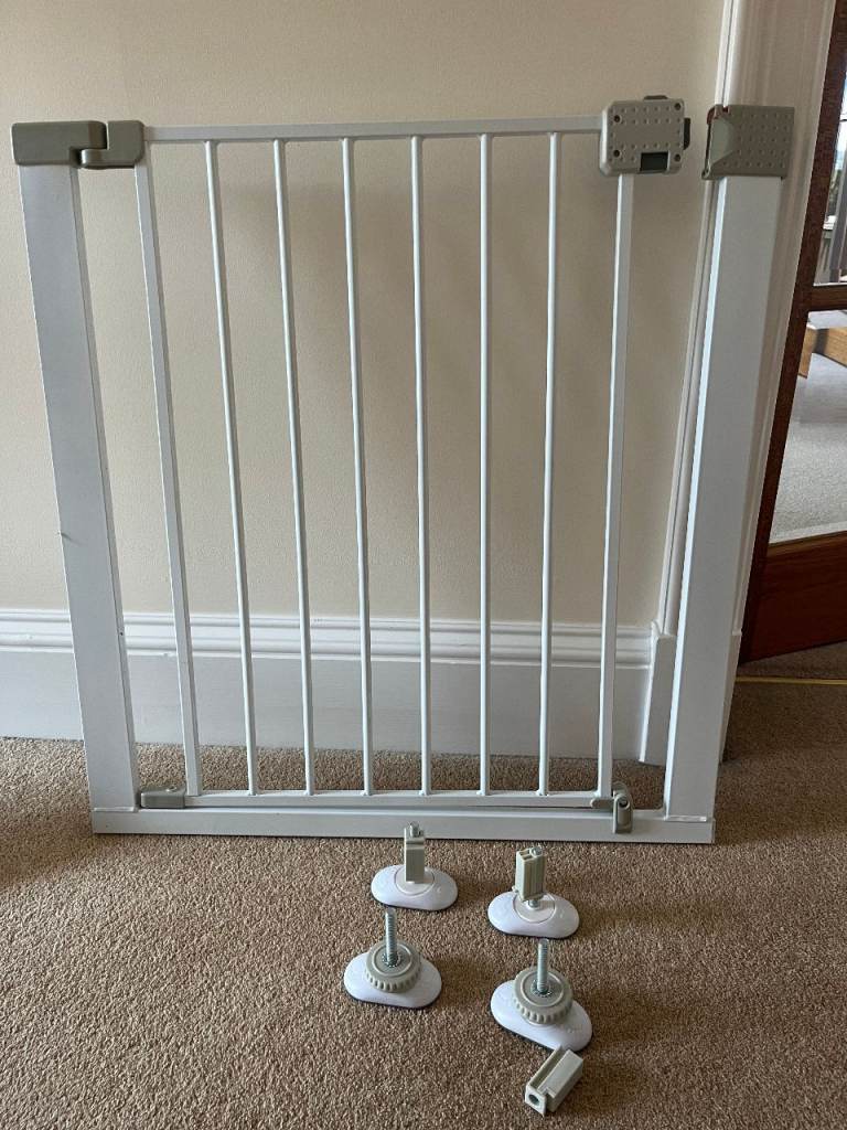 Baby Safety Gate with Fittings – White, Good Condition