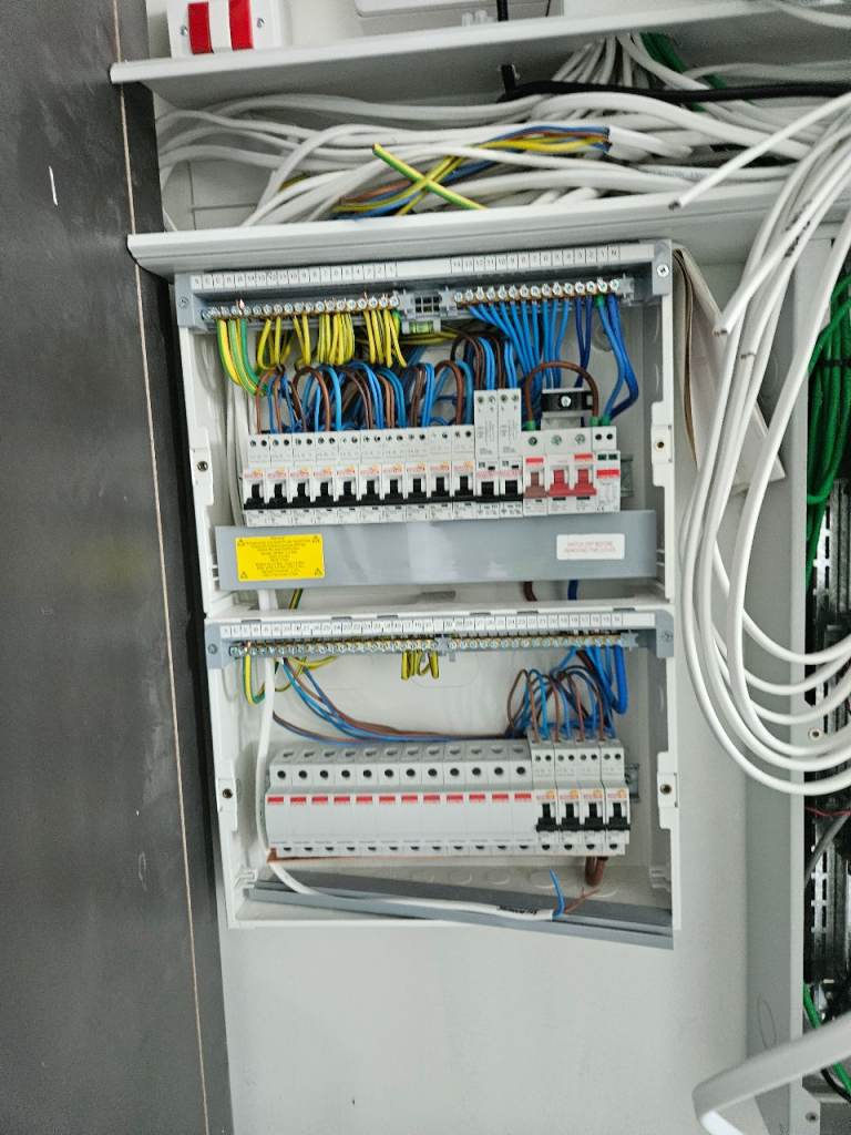 Electrician Domestic/Commercial/Emergency