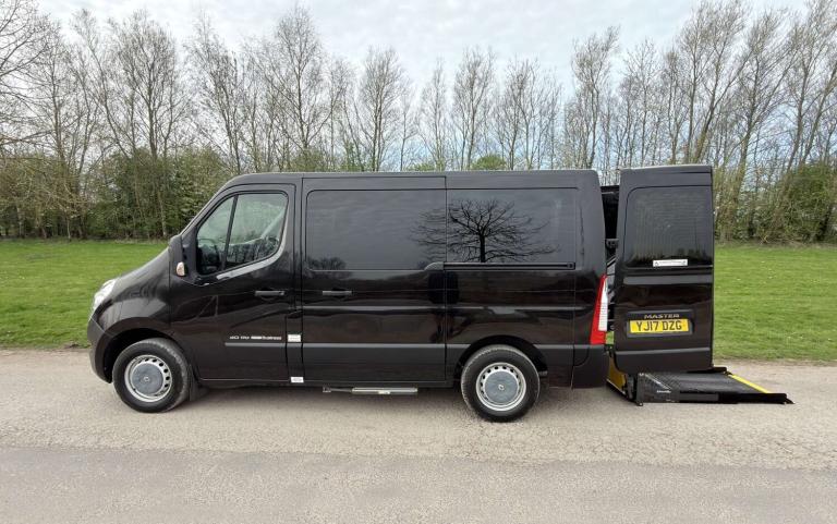 2017 Renault Master 2.3 SL28 AUTOMATIC Driver Transfer Wheelchair Accessible Vehicle WAV MPV Dies...