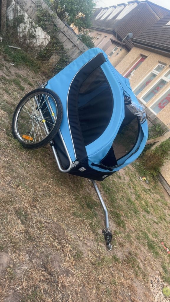 Dog carrier for a bike 