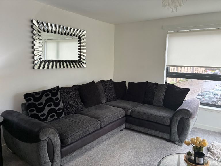 Corner couch for sale 