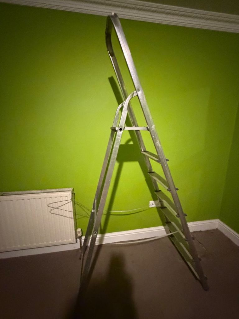 Sturdy Aluminium Step Ladder – Good Condition