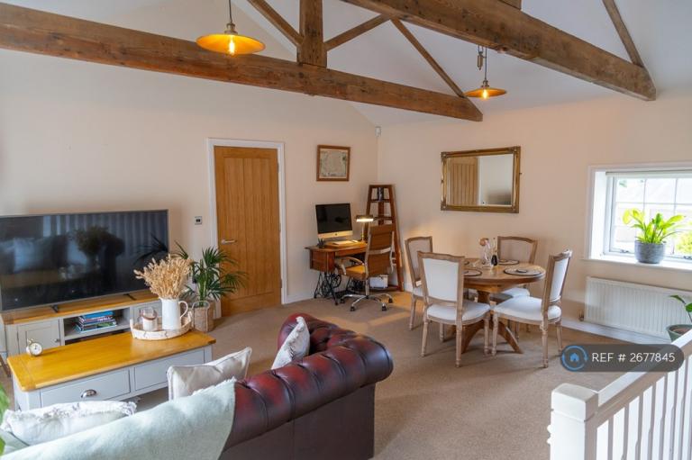 2 bedroom flat in The Stables, Raywell, Cottingham, HU16 (2 bed) (#2677845)