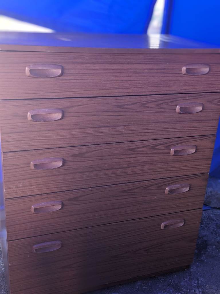 Wooden Chest of Drawers with 5 Drawers – Good Condition