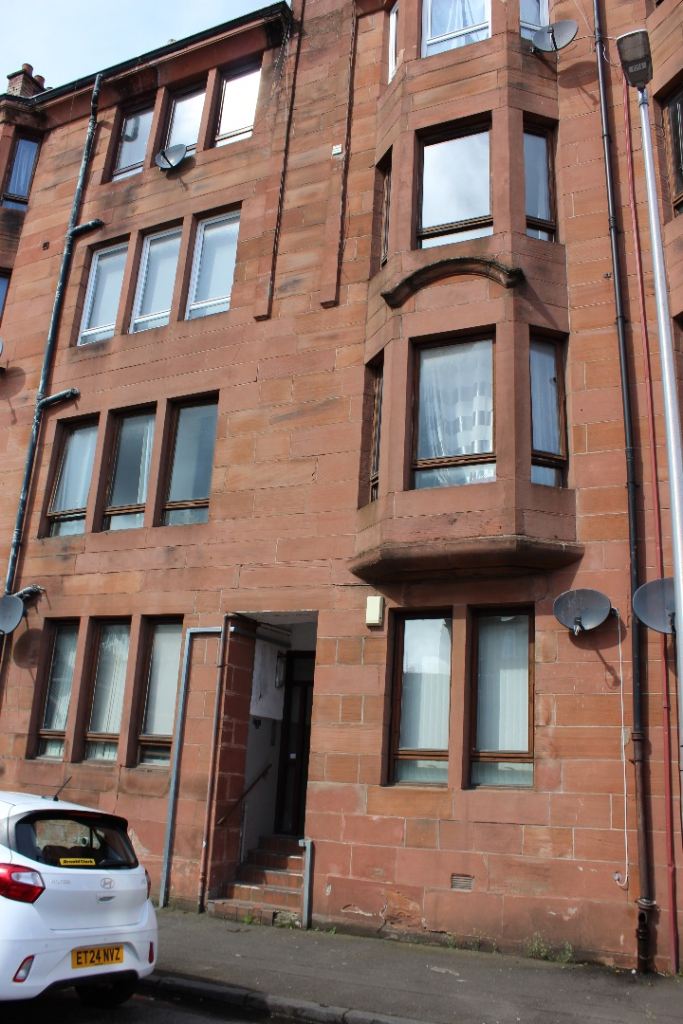 One bedroom, furnished flat in Central Renfrew