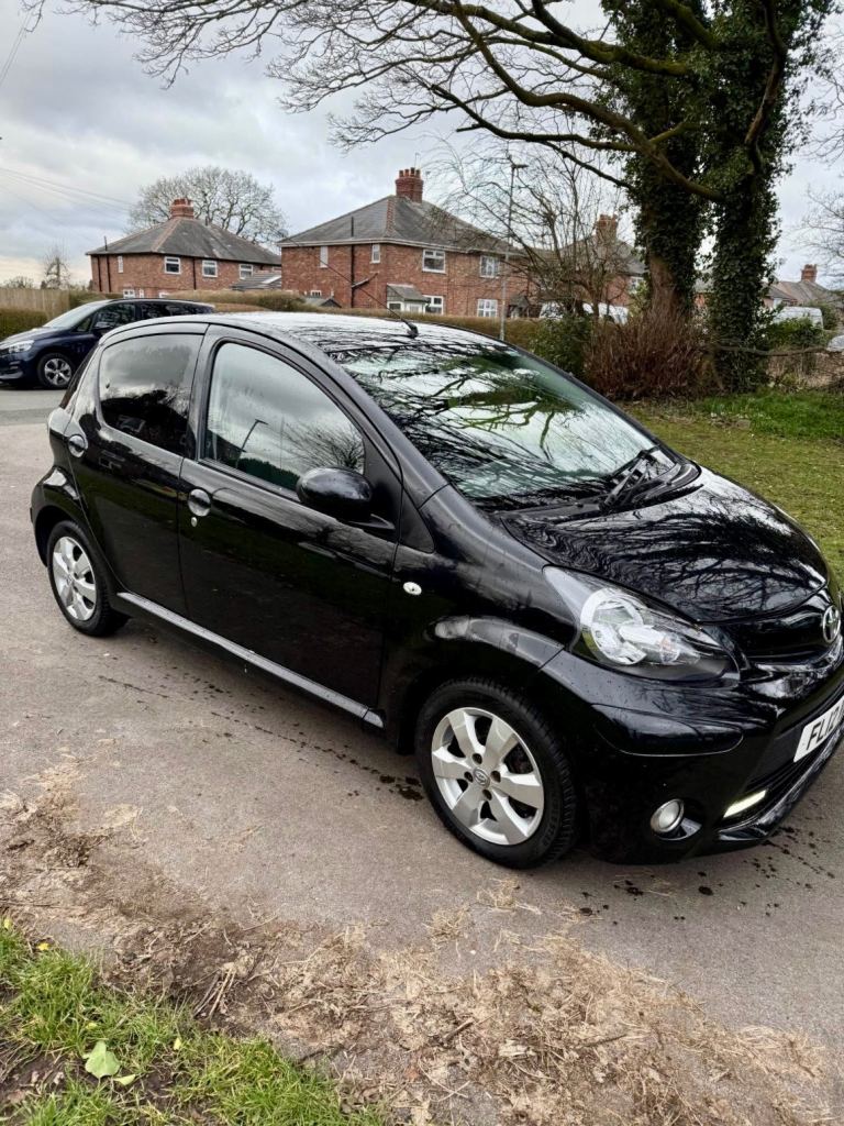 Automatic Toyota Aygo Black Hatchback – Good Condition