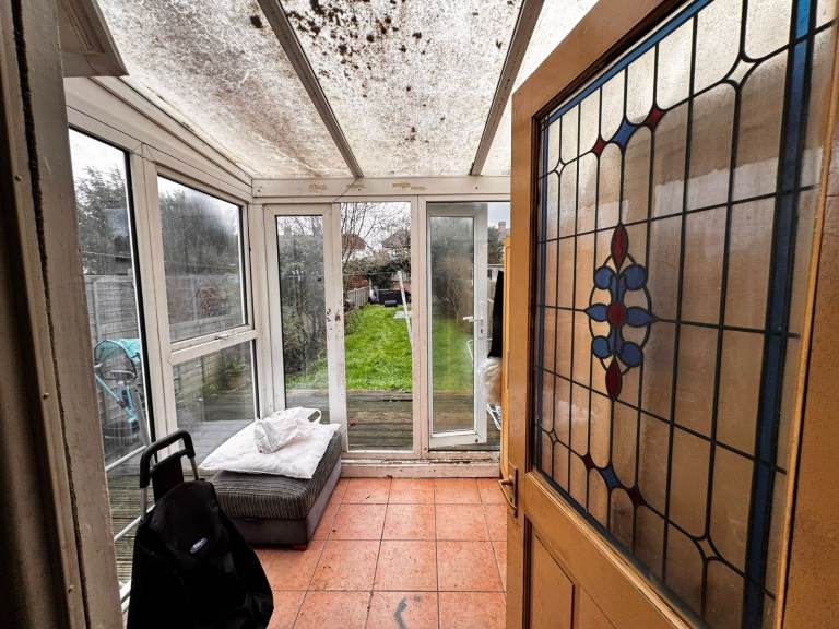 3 BED HOUSE IN RM10- £2200