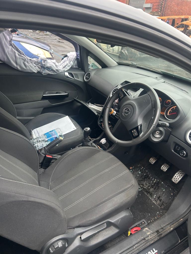 Corsa d facelift limited breaking 