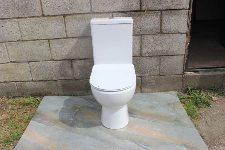 Saneux D Shaped Close Coupled Toilet Soft Close Seat